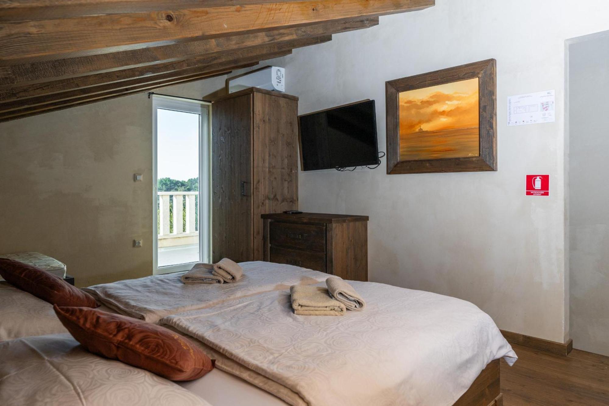 Villa Castagna Near The Sea With Private Pool And Sauna Premantura Exterior photo