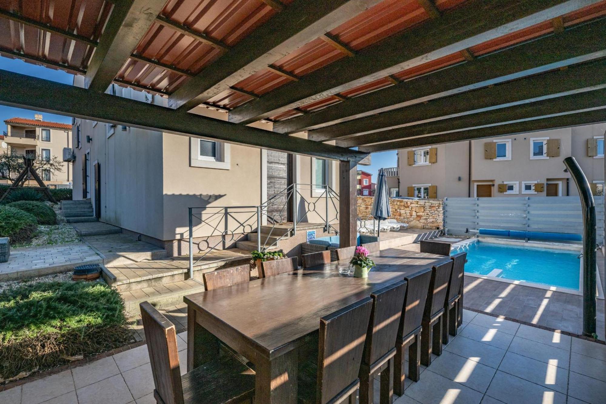 Villa Castagna Near The Sea With Private Pool And Sauna Premantura Exterior photo