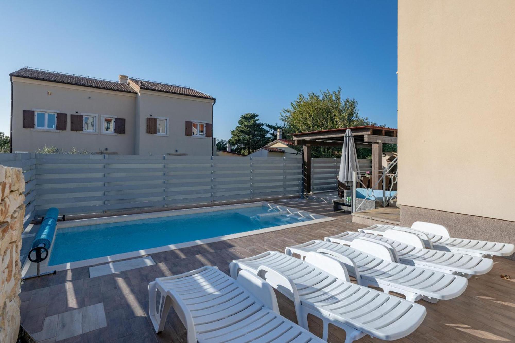 Villa Castagna Near The Sea With Private Pool And Sauna Premantura Exterior photo