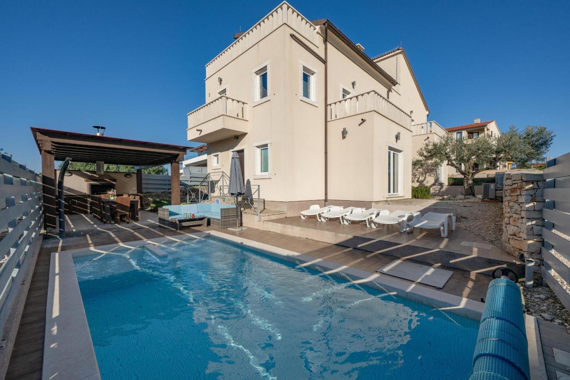 Villa Castagna Near The Sea With Private Pool And Sauna Premantura Exterior photo