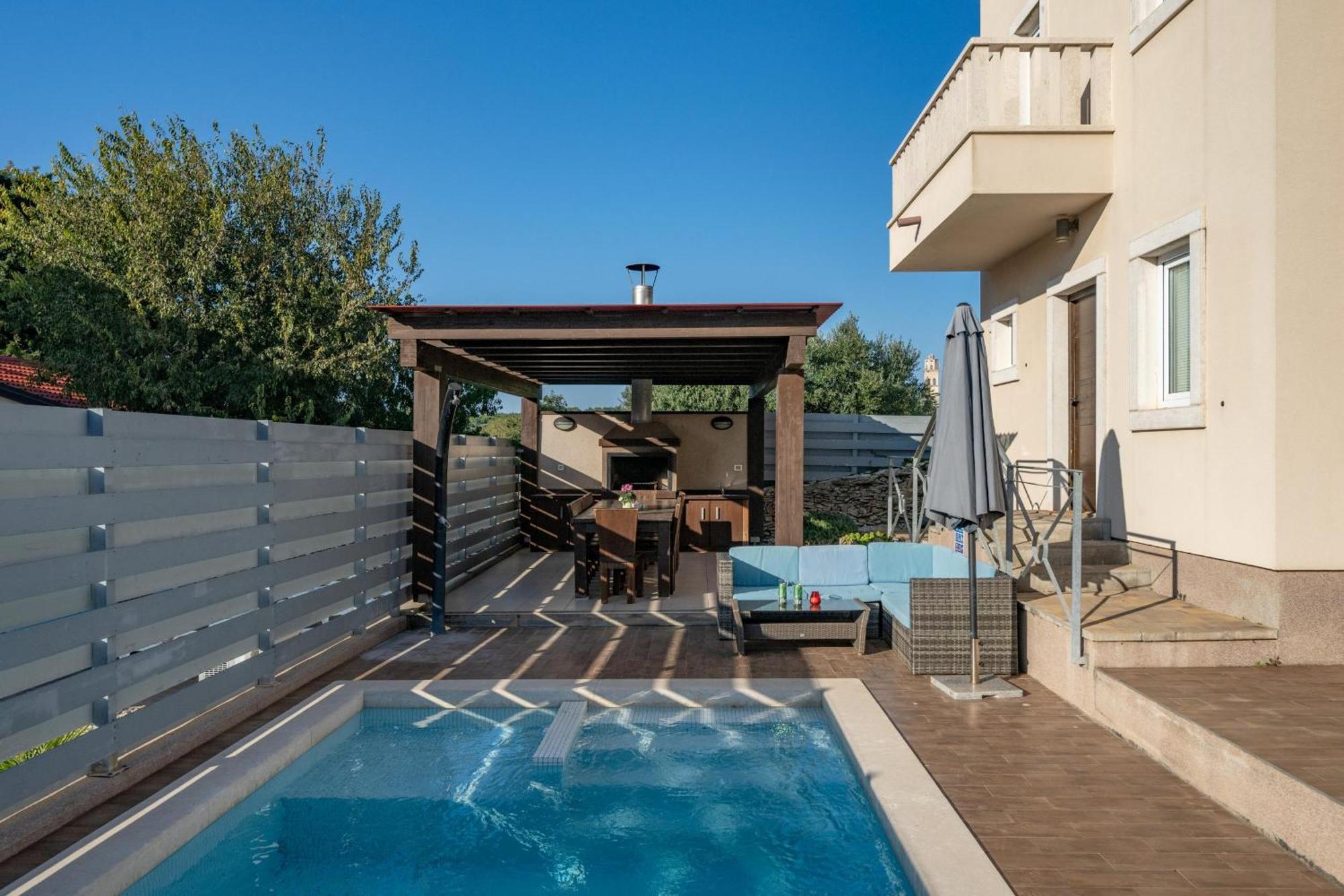 Villa Castagna Near The Sea With Private Pool And Sauna Premantura Exterior photo